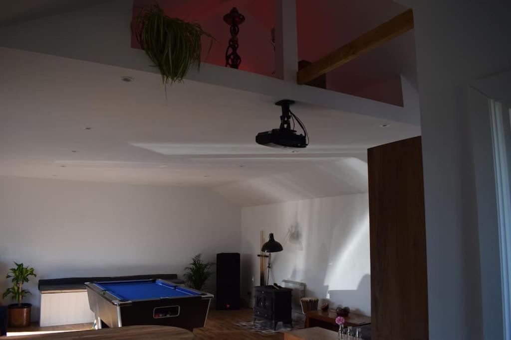 Crossing Retreat - Pool Table, Projector, Barn Villa Tunstead  ภายนอก รูปภาพ